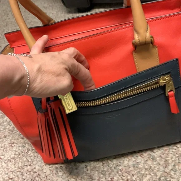 Coach tote - Picture 2 of 13